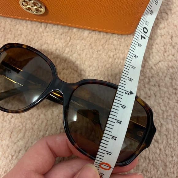 π Tory Burch Polarized Sunglasses - Picture 6 of 8